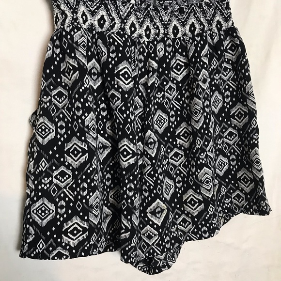 Xhiliration Black Tribal Print Strapless Smocked Romper Womens Sz M Boho - Picture 8 of 11